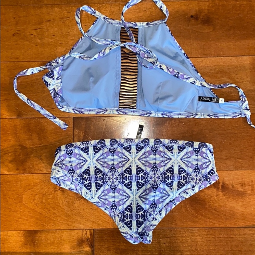 Bikini - Picture 4 of 4